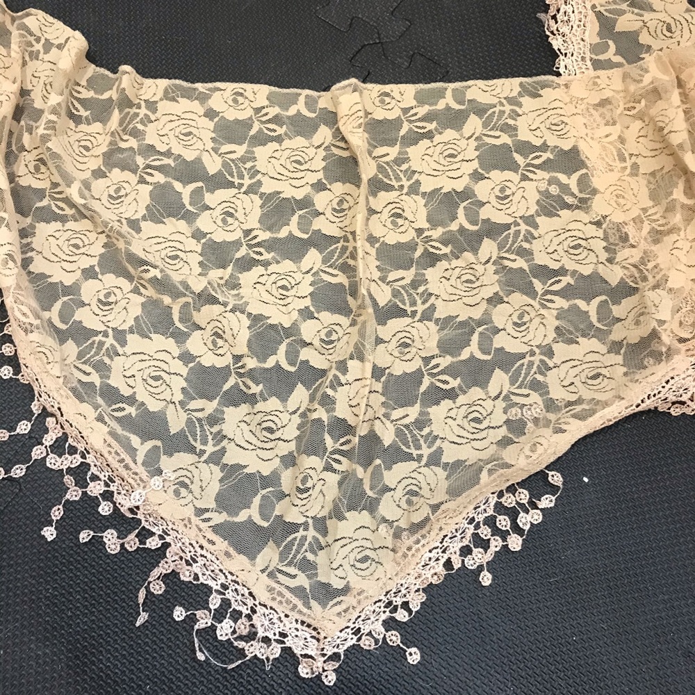 🌸lace triangle scarf - Picture 2 of 2